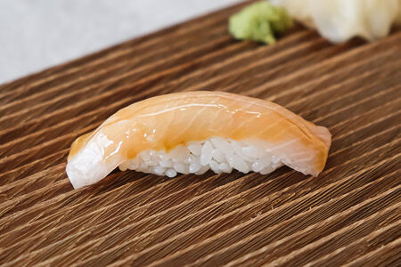 Суши с диким желтохвостом