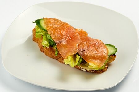 Брускетта с лососем