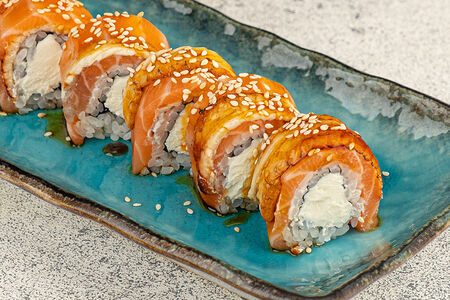 Ролл Филадельфия с дуэтом угря и лосося