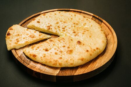 Пирог с картофелем и осетинским сыром, большой