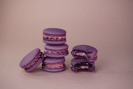 Макарон Черная смородина