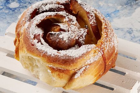 Розочка с яблоками