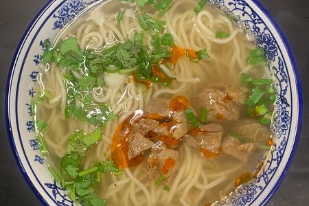 Рамен с тушёной говядиной