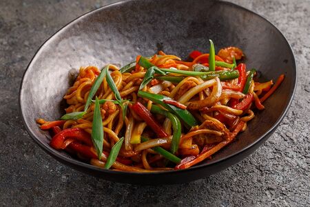 Яичная лапша с курицей