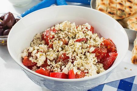 Доматес мэ фета