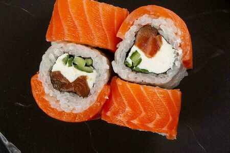 Ролл Филадельфия с копченым лососем