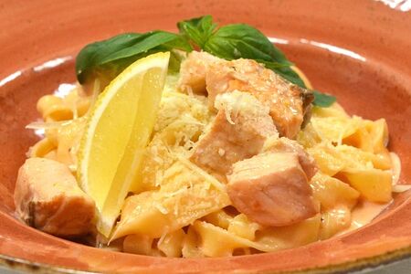 Феттуччине с лососем