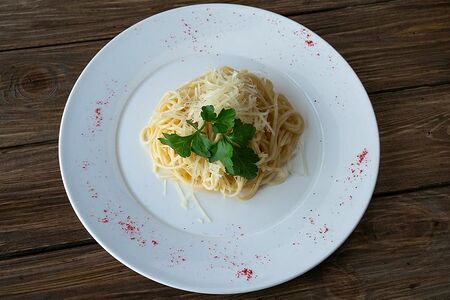 Спагетти с сыром пармезан