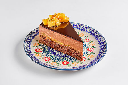 Шоколадный торт с манго и бананом