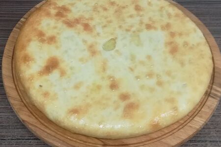 Осетинский пирог с ветчиной, сыром и сметаной