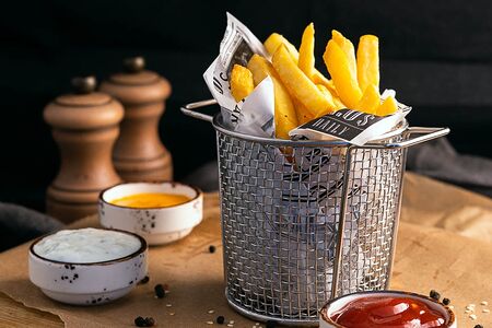 Картофель фри со спайси-соусом