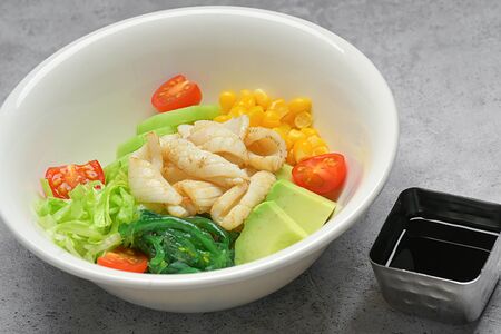 Поке с кальмаром