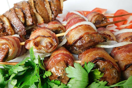 Шашлык из говядины с беконом