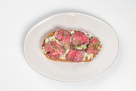 Брускетта с ростбифом