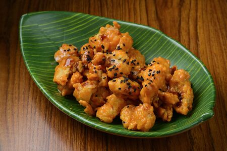 Попкорн из креветок и цветной капусты в соусе том ям