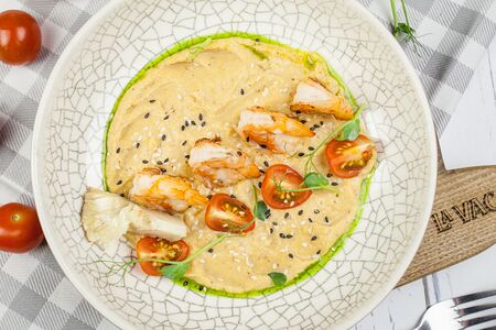 Хумус из артишоков с креветками