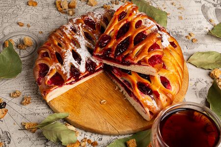 Пирог с клубникой