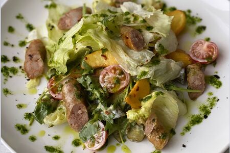 Баварский тёплый салат с колбасками барбекю