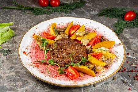 Бифштекс Black Аngus с картофелем и вешенками