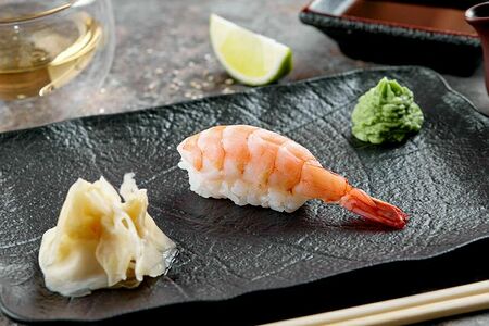 Суши с креветкой