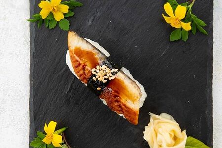 Суши с угрем