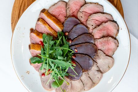 Мясная гастрономия - ростбиф, язык, бастурма, утиное филе