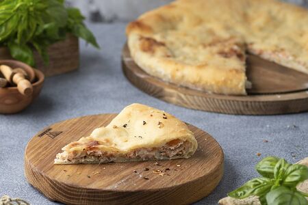 Пирог с красной рыбой