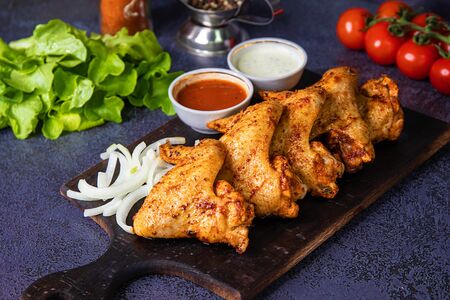 Куриные крылышки на углях