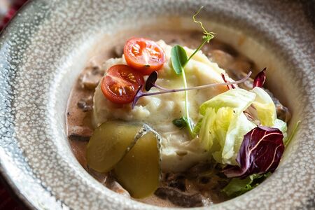 Бефстроганов из говядины по-горьковски