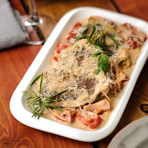 Խոզի կարբոնադ սնկի սոուսով