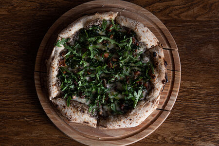 Пицца с белыми грибами и трюфелем