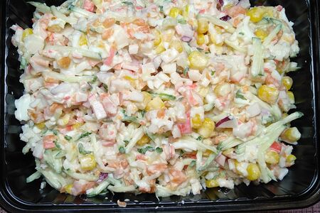 Салат с крабовыми палочками