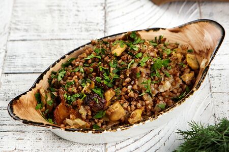Гречневая каша, томленная с белыми грибами и луком