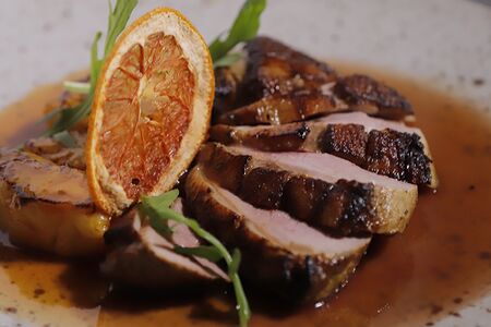 Утиная грудка с ананасами гриль