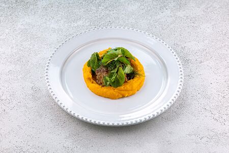 Фермерская баранина на подушке из корнеплодов