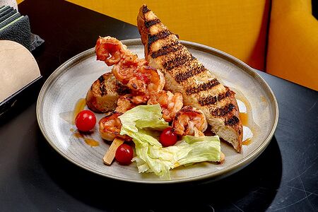 Креветки с соусом гриль пшеничным тостом