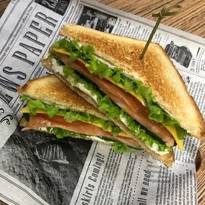 Сэндвич с семгой слабой соли