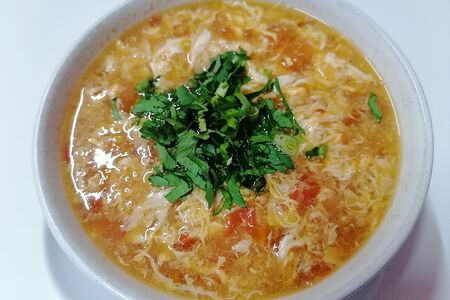 Суп с помидорами и яйцом