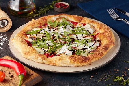 Пицца с баклажанами и сыром страчателла