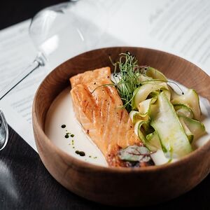 Филе лосося с цукини