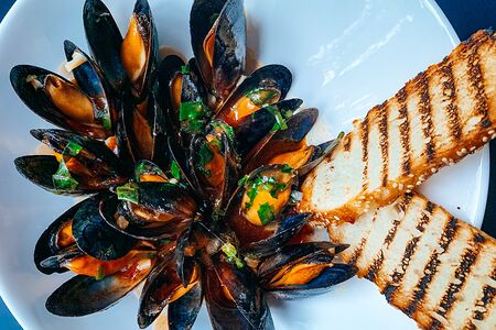 Мидии в томатном соусе