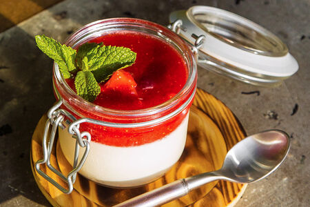 Панна котта с клубникой