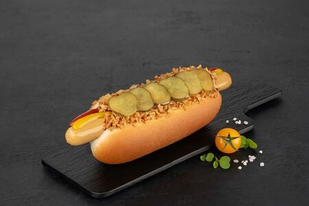 Датский хот-дог с сосиской чикен гриль
