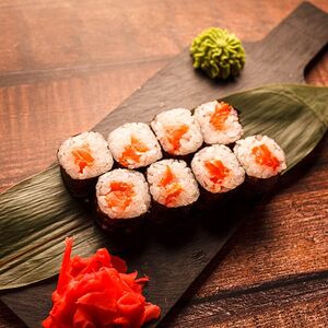 Маки с лососем