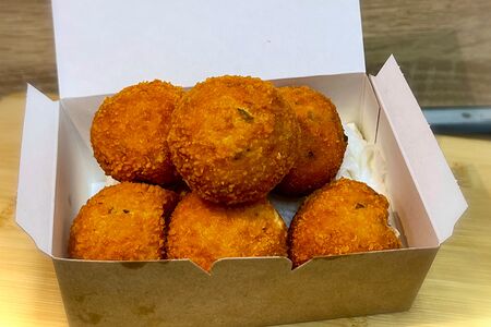 Сырные шарики с халапеньо