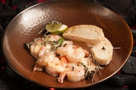 Тигровые креветки в сливочно-чесночном соусе