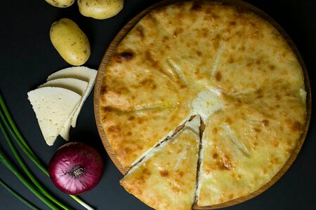 Картофджын пирог с картофелем и сыром