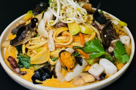 С морепродуктами в сливочном соусе