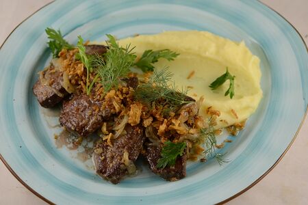 Говяжья печень по-провански