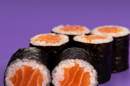 Ролл Маки с лососем